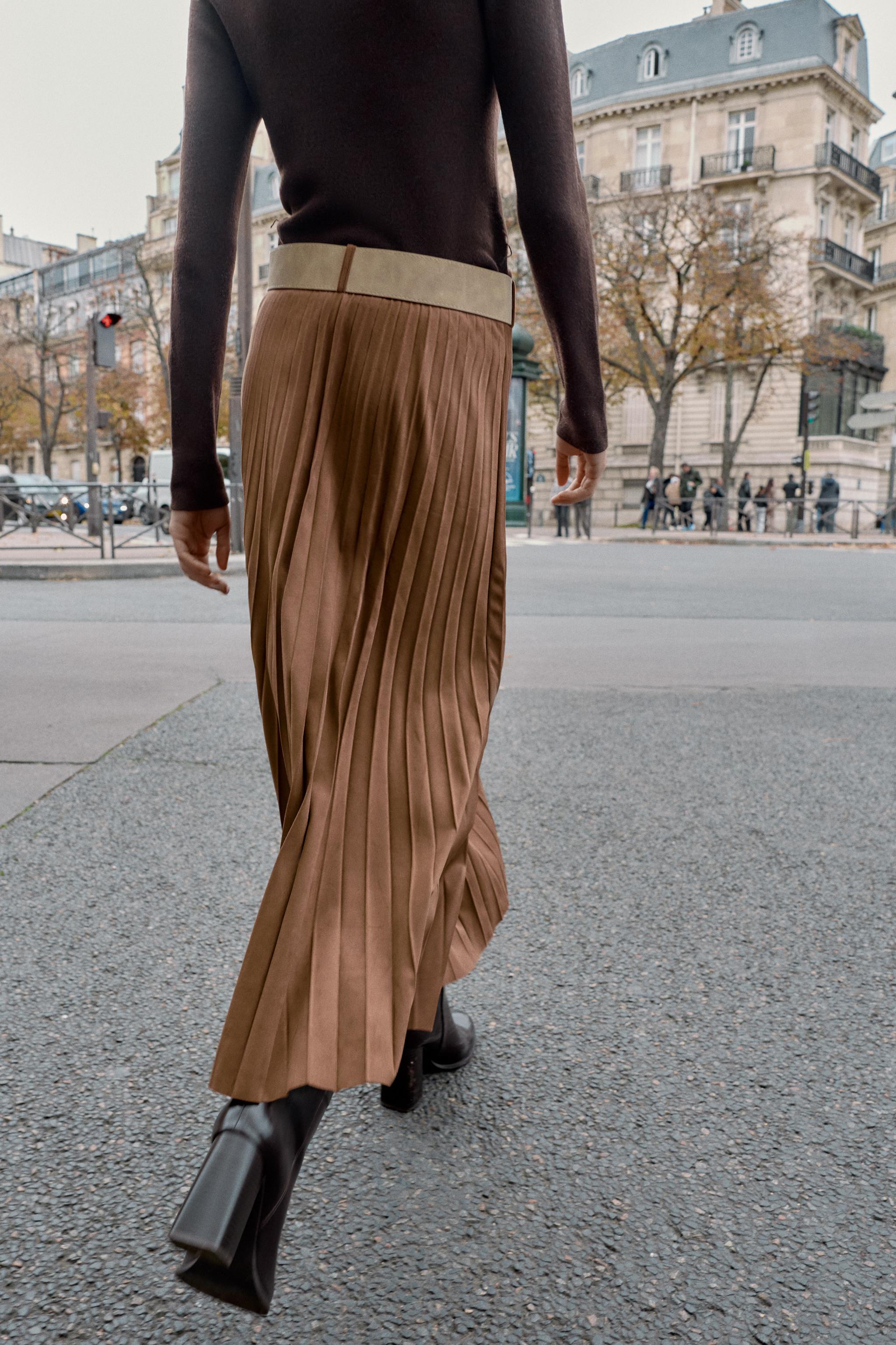 JUPE MI-LONGUE PLISSÉE EFFET DAIM AVEC CEINTURE